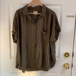 American Eagle Button Up